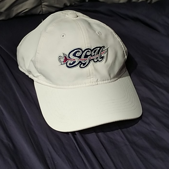 women's hat - Picture 1 of 3